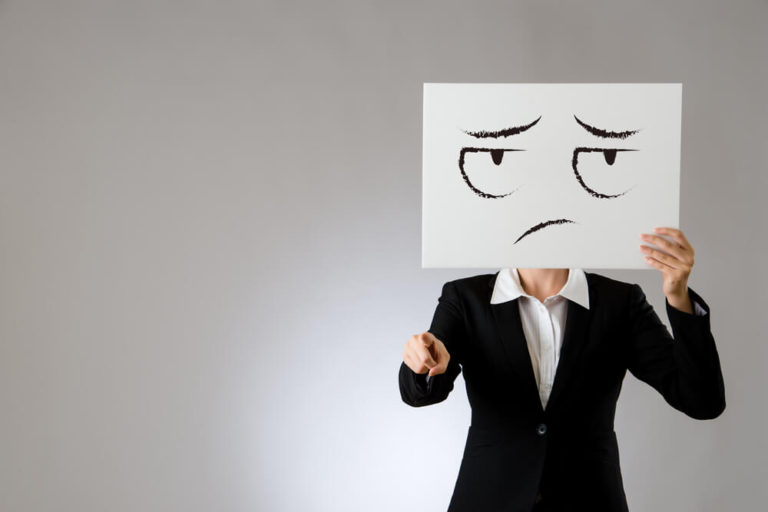 imagen de criticar y el dano que puede causar.