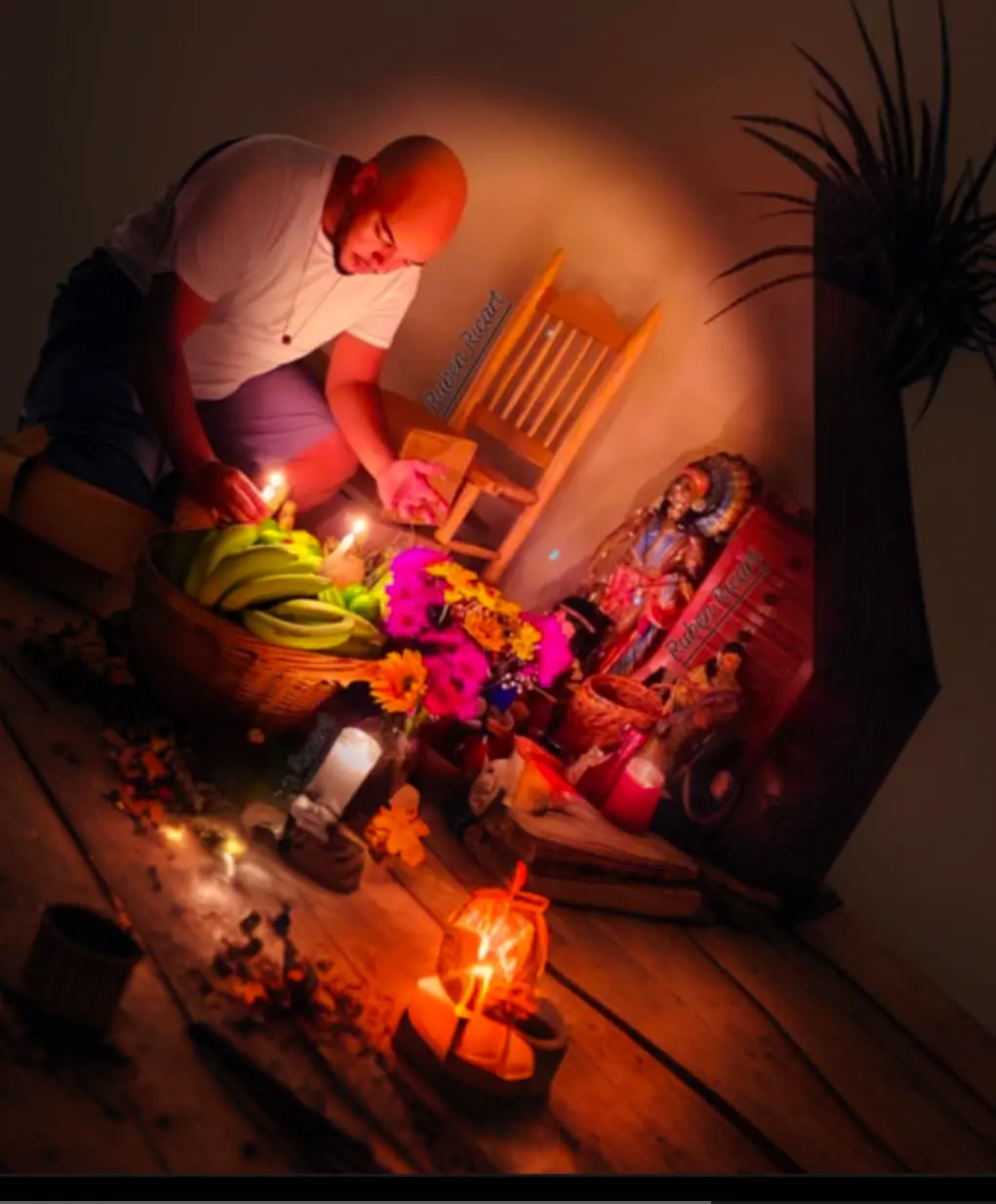 Rubén preparando ritual tradicional