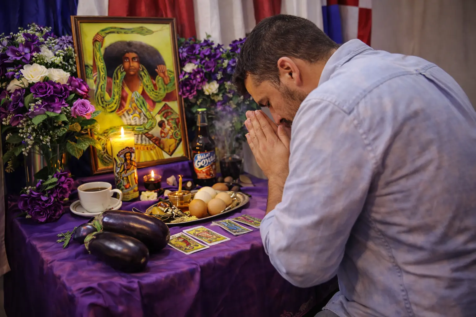 Santa Marta La Dominadora dominando la serpiente - Altar espiritual tradicional de las 21 Divisiones
