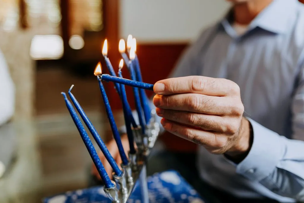 Velas Azules: Significado Espiritual, Usos y Tradiciones